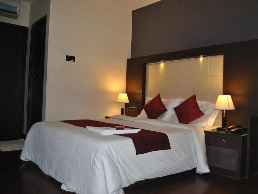 Hotel Mars Classic Chennai Zewnętrze zdjęcie