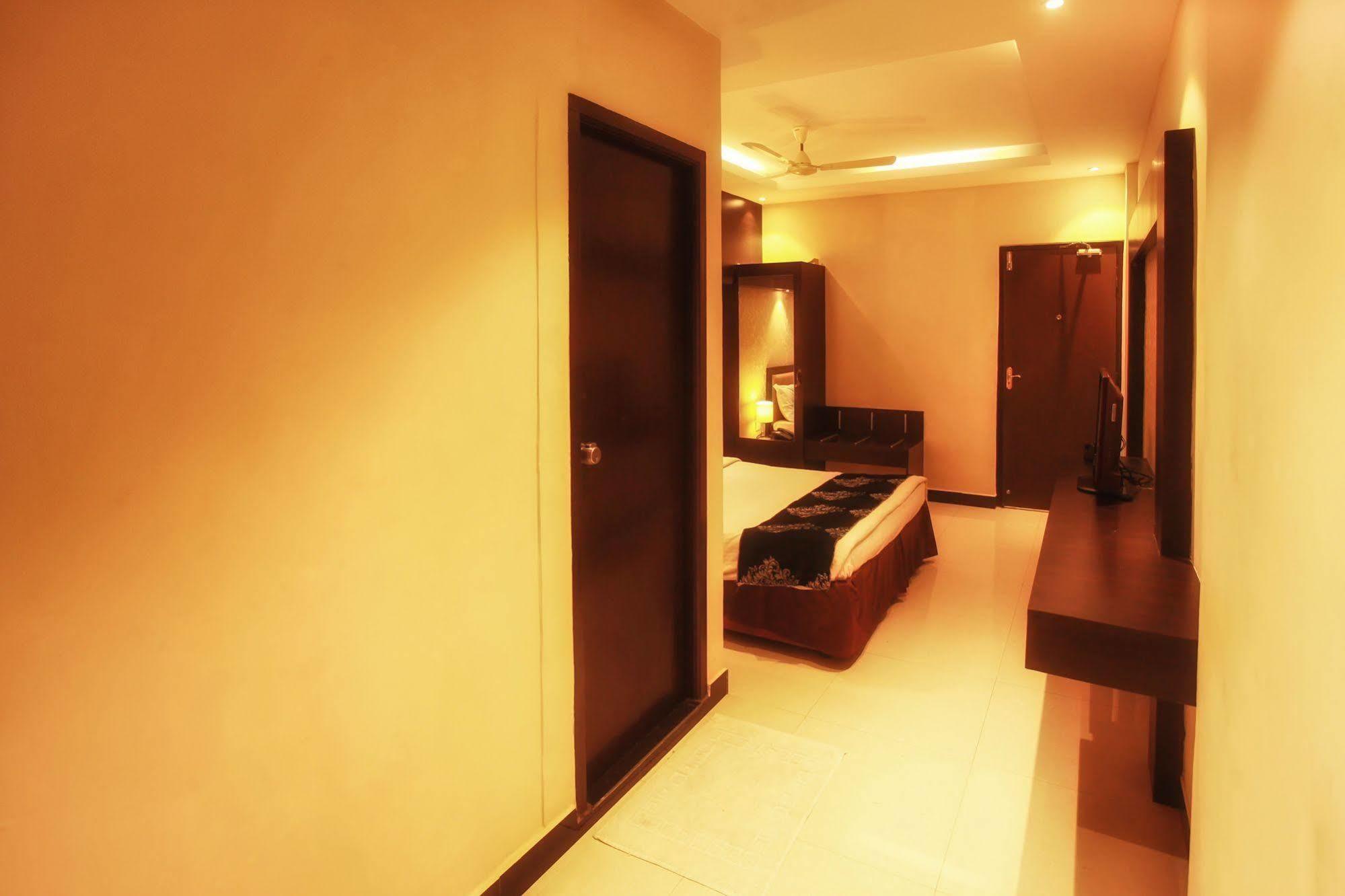 Hotel Mars Classic Chennai Zewnętrze zdjęcie